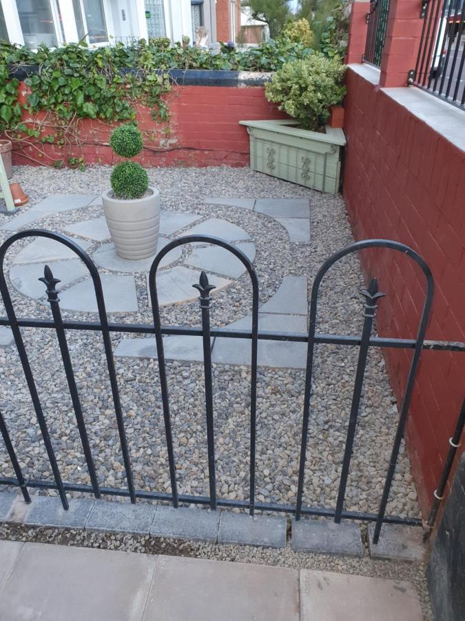 בלקפול J'S Mayfair Guest House מראה חיצוני תמונה